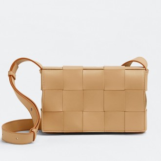 Bottega Veneta Cassett Bag In Beige Intrecciato Lambskin Bottega Veneta Cassett Bag In Beige Intrecciato Lambskin