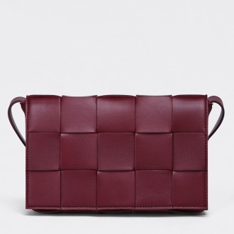 Bottega Veneta Cassett Bag In Bordeaux Intrecciato Lambskin Bottega Veneta Cassett Bag In Bordeaux Intrecciato Lambskin