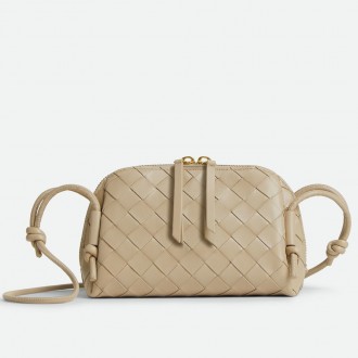 Bottega Veneta Concert Pouch in Beige Intrecciato Lambskin Bottega Veneta Concert Pouch in Beige Intrecciato Lambskin