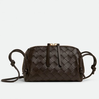 Bottega Veneta Concert Pouch in Fondant Intrecciato Lambskin Bottega Veneta Concert Pouch in Fondant Intrecciato Lambskin
