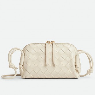 Bottega Veneta Concert Pouch in White Intrecciato Lambskin Bottega Veneta Concert Pouch in White Intrecciato Lambskin
