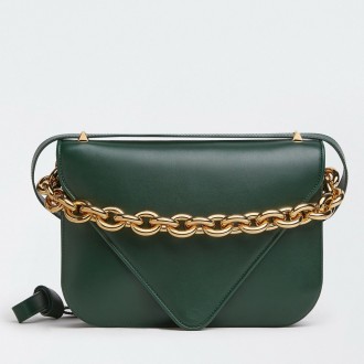 Bottega Veneta Mount Medium Envelope Bag In Green Calfskin Bottega Veneta Mount Medium Envelope Bag In Green Calfskin