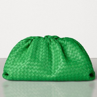 Bottega Veneta The Pouch Clutch In Green Intrecciato Leather Bottega Veneta The Pouch Clutch In Green Intrecciato Leather