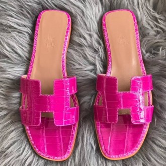 Hermes Oran Sandals In Rose Shiny Niloticus Crocodile Hermes Oran Sandals In Rose Shiny Niloticus Crocodile