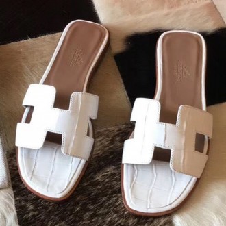 Hermes Oran Sandals In White Shiny Niloticus Crocodile Hermes Oran Sandals In White Shiny Niloticus Crocodile