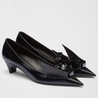 Prada Pumps 45mm in Black Leather with Floral Appliques Prada Pumps 45mm in Black Leather with Floral Appliques