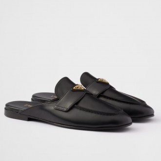 Prada Women's Slippers in Black calfskin Prada Women's Slippers in Black calfskin